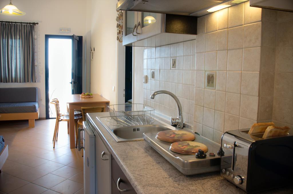 Yialos Studios-Apartments Makrýgialos Екстериор снимка