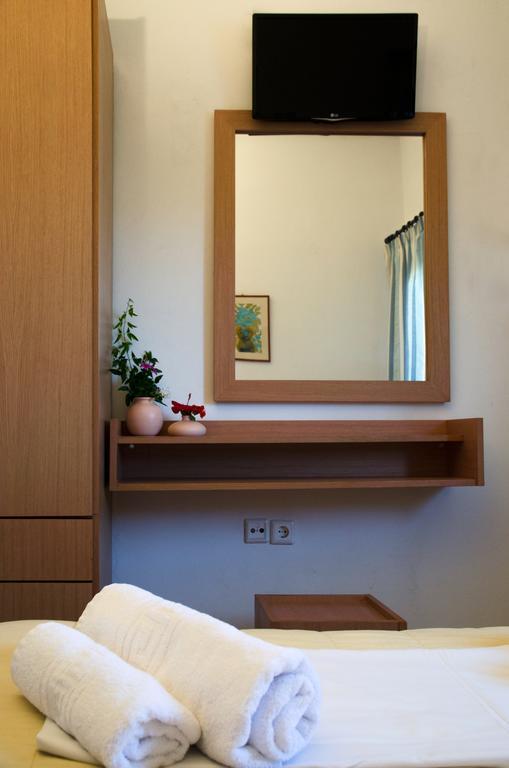 Yialos Studios-Apartments Makrýgialos Екстериор снимка